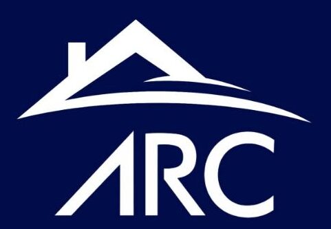 Esta é a logo principal do site, cores em branco com o fundo azul,trazendo a sensassão de confianca e comprometimento.